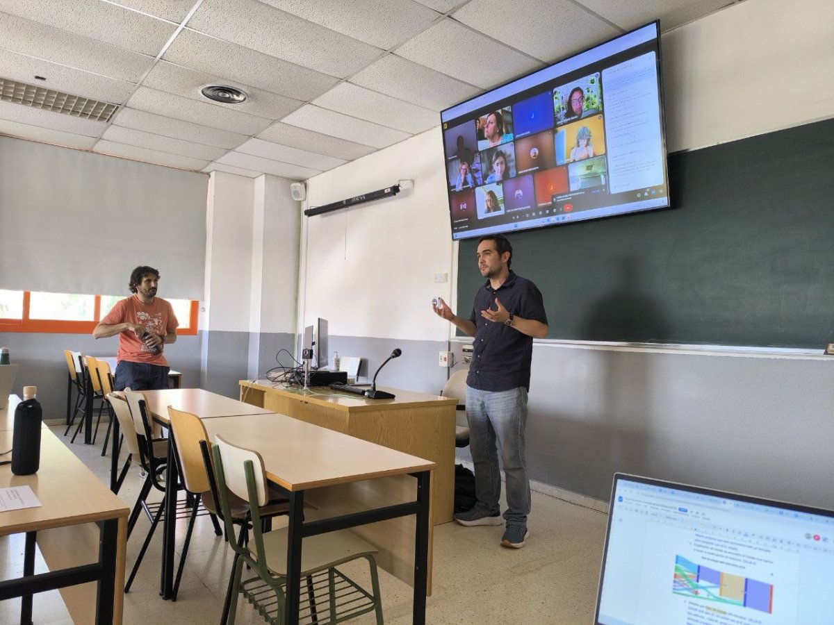 Visión general del aula, con los integrantes del proyecto que han atendido presencialmente.
